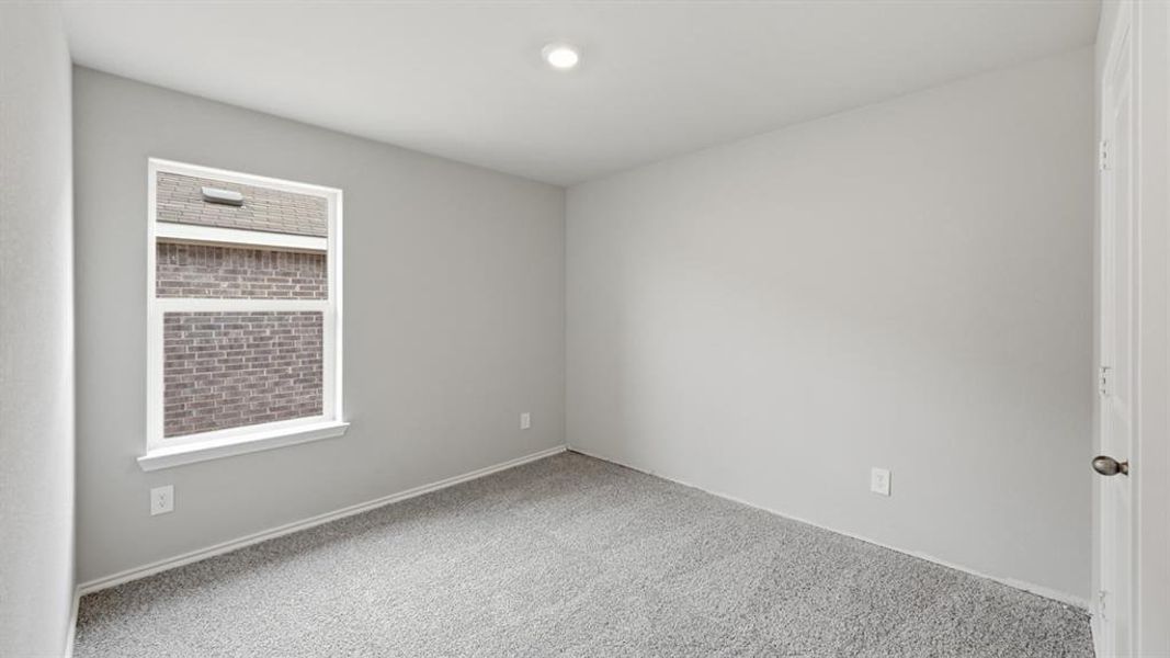 Spacious, unfurnished interior of a new home in Hickory Grove, Krum (Image 27).