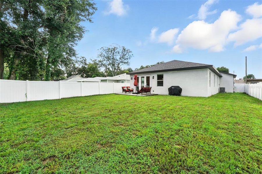 Front exterior of a new home in , Orlando, FL, highlighting curb appeal (Image 21).