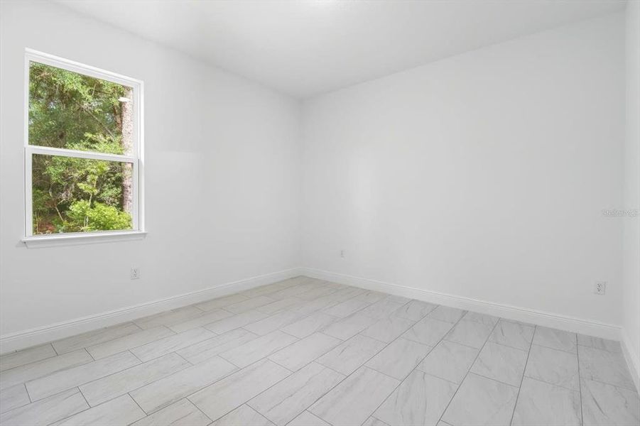 Spacious, unfurnished interior of a new home in , Citrus Springs (Image 27).