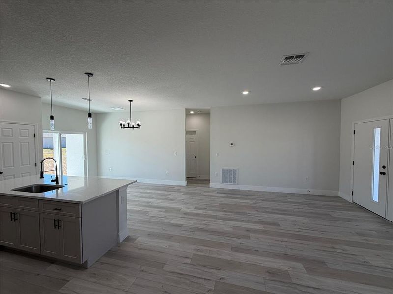 Spacious, unfurnished interior of a new home in , Sebring (Image 26).