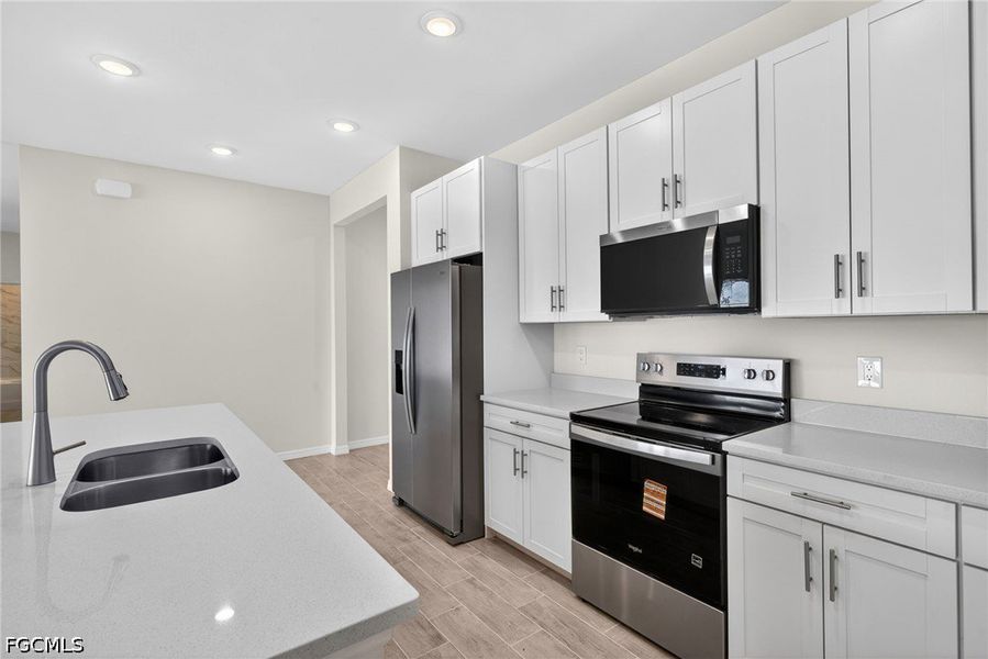 Furnished interior view inside a new home in Cape Coral, Cape Coral (Image 7).