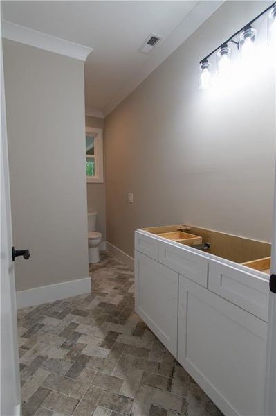 Spacious, unfurnished interior of a new home in , Fairmount (Image 22).