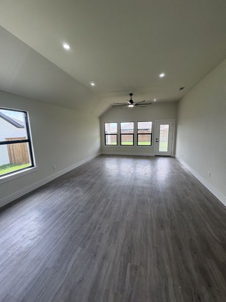 Spacious, unfurnished interior of a new home in Stillwater Lake Estates, Godley (Image 12).