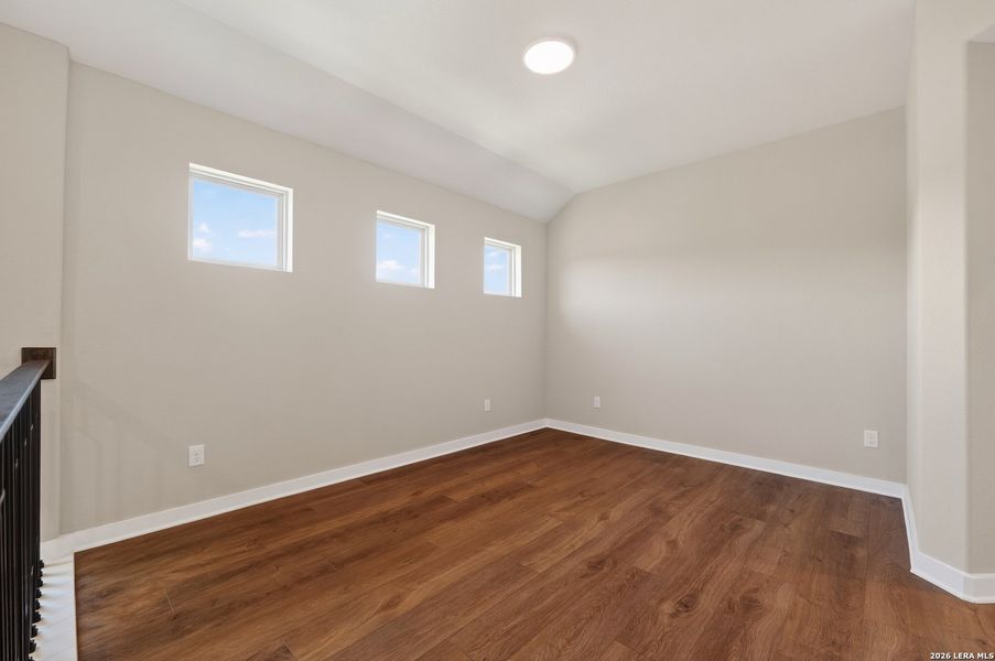 Spacious, unfurnished interior of a new home in Trilogy Grove, San Antonio (Image 14).
