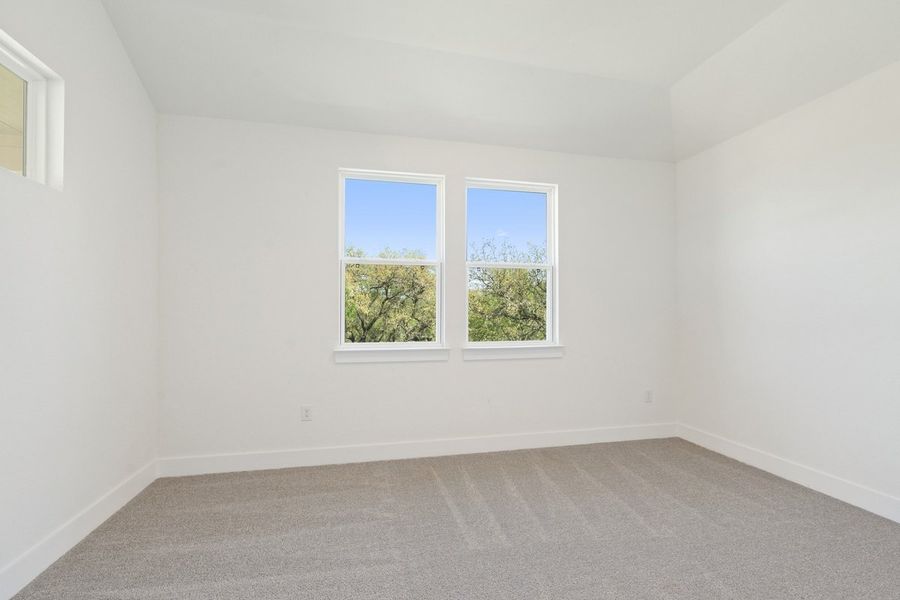 Spacious, unfurnished interior of a new home in Persimmon, Buda (Image 37).