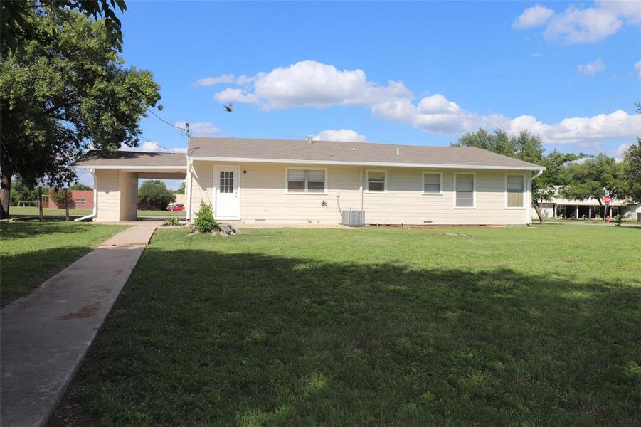 Exterior details and patio area of a home in , Brownwood (Image 15).
