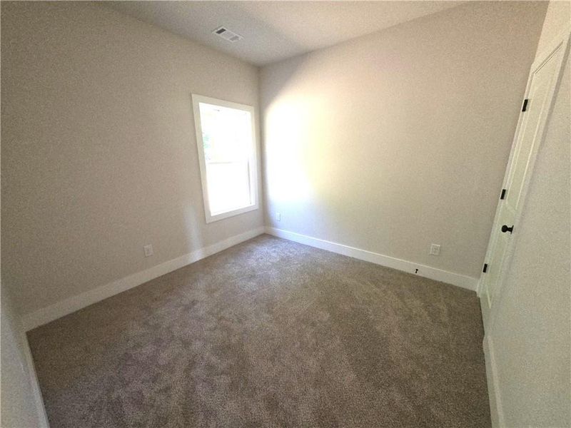 Spacious, unfurnished interior of a new home in , Dallas (Image 7).