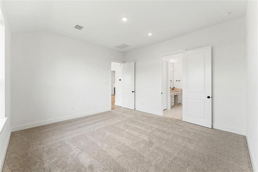 Spacious, unfurnished interior of a new home in Cross Creek Ranch 45' 70', Fulshear (Image 23).