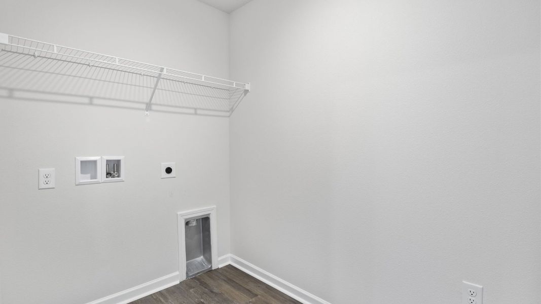 Representative unfurnished interior of a home built from the Walker by D.R. Horton in Ashton Park Phase III, Freeport (Image 25).