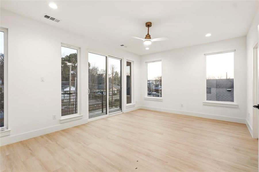 Spacious, unfurnished interior of a new home in , Dallas (Image 14).