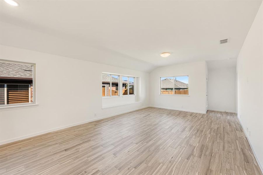 Spacious, unfurnished interior of a new home in Bear Creek Elements, Lavon (Image 29).