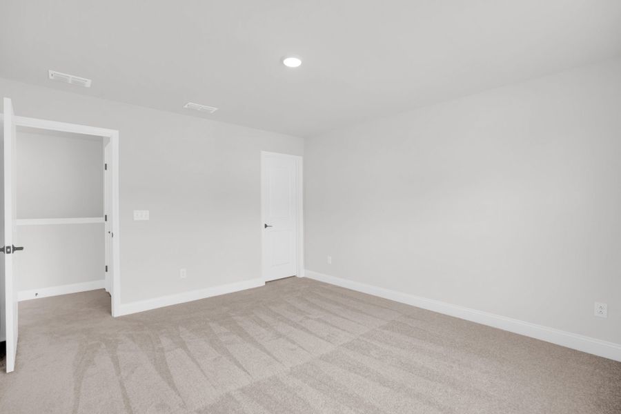 Spacious, unfurnished interior of a new home in Carriage Estates, Lexington (Image 49).