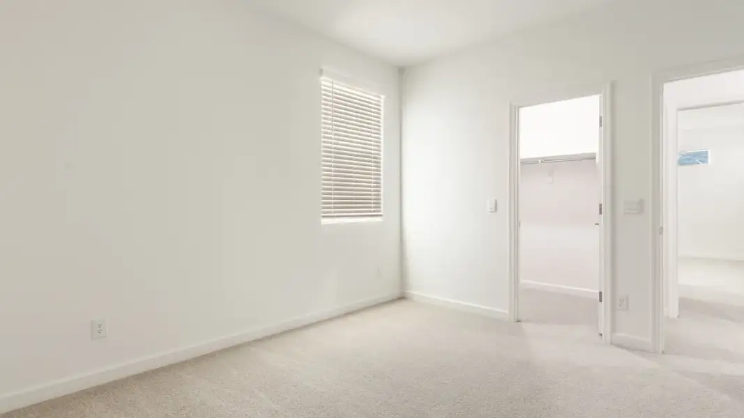 Spacious, unfurnished interior of a new home in Aloravita, Peoria (Image 38).