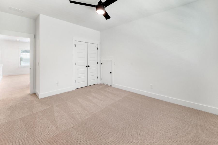 Spacious, unfurnished interior of a new home in Indigo Place, North Charleston (Image 28).