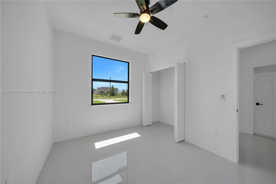 Spacious, unfurnished interior of a new home in , Lehigh Acres (Image 28).