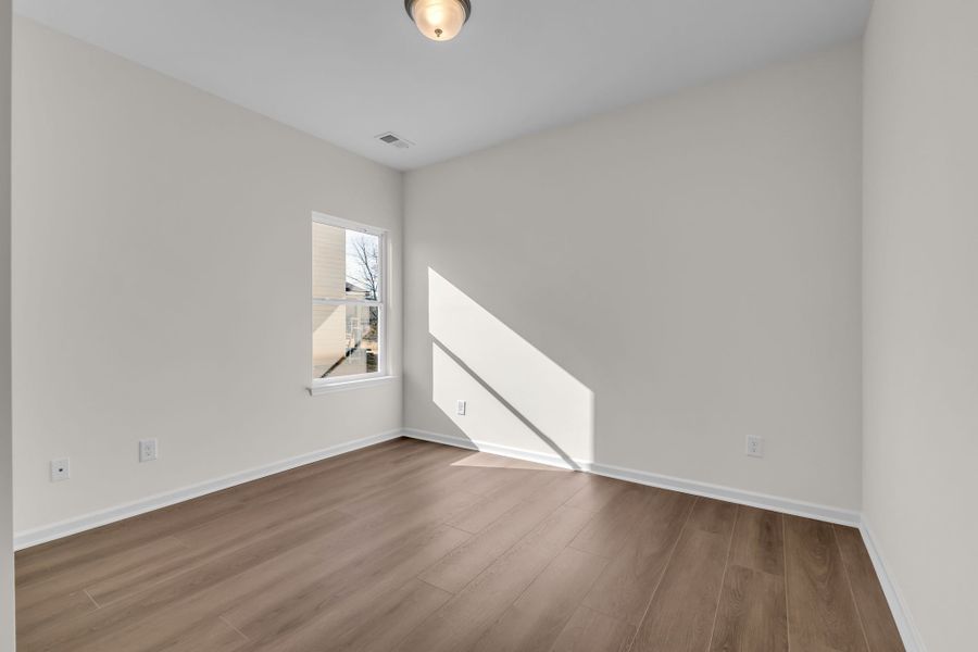 Spacious, unfurnished interior of a new home in Hampshire Hills, Columbia (Image 26).