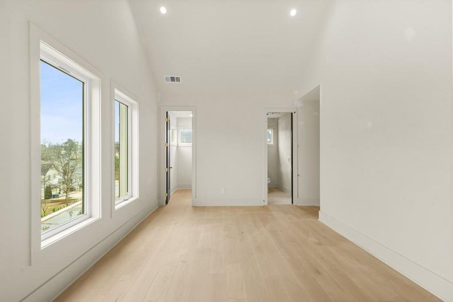 Spacious, unfurnished interior of a new home in , Atlanta (Image 32). Spacious, unfurnished interior of a new home in , Atlanta (Image 32).