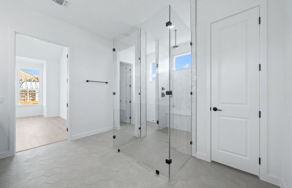 Spacious, unfurnished interior of a new home in 6 Creeks, Kyle (Image 34).