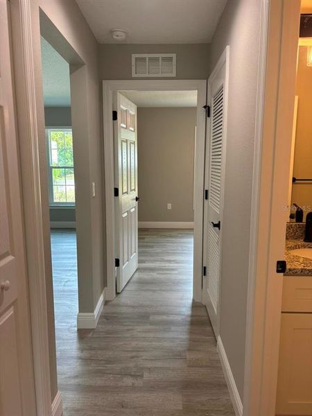 Spacious, unfurnished interior of a new home in , Dunnellon (Image 12).