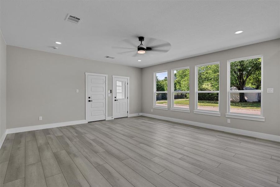 Spacious, unfurnished interior of a new home in , Grand Prairie (Image 22).