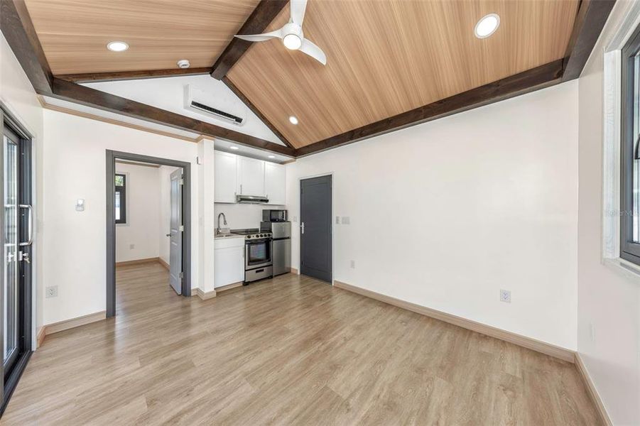 Spacious, unfurnished interior of a new home in , St. Petersburg (Image 48).