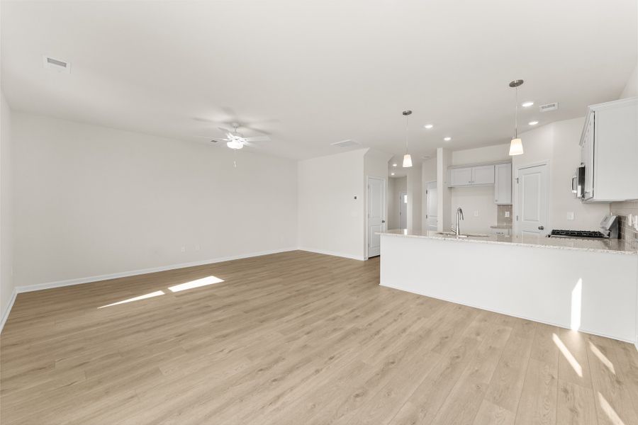Spacious, unfurnished interior of a new home in Tucker Ridge, Pendleton (Image 13).