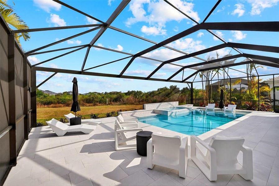 Exterior details and patio area of a home in , Venice (Image 38).