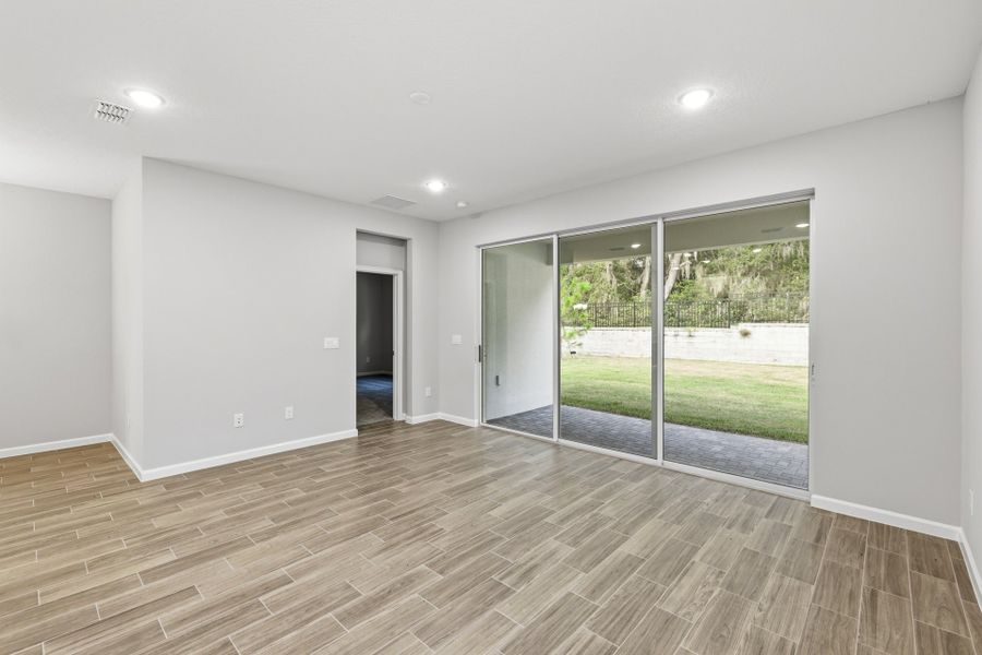 Spacious, unfurnished interior of a new home in Summerbrooke, Mount Dora (Image 8).