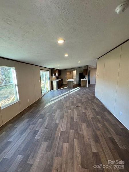 Spacious, unfurnished interior of a new home in , Lincolnton (Image 5).