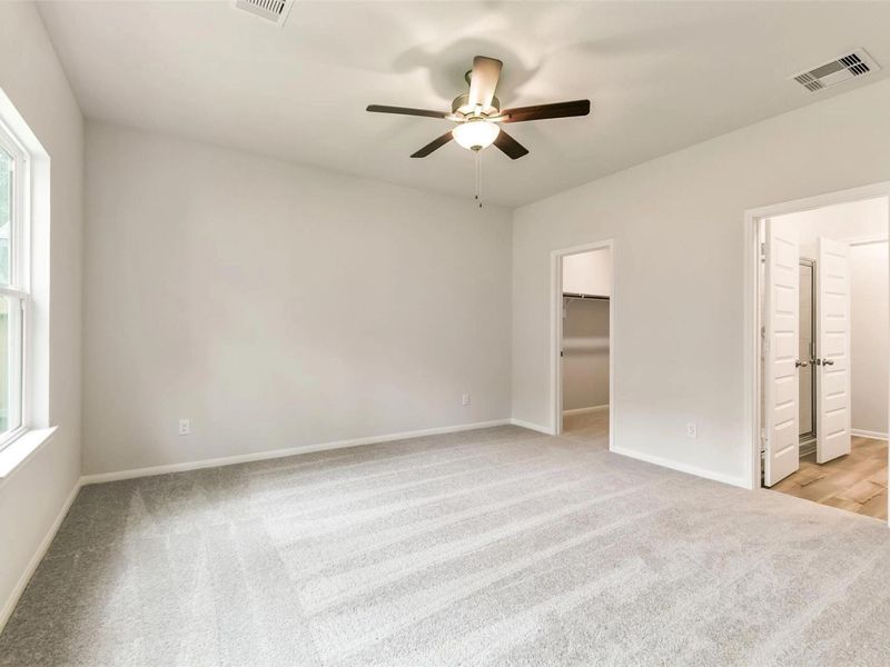 Spacious, unfurnished interior of a new home in Caney Creek Place, Conroe (Image 22).