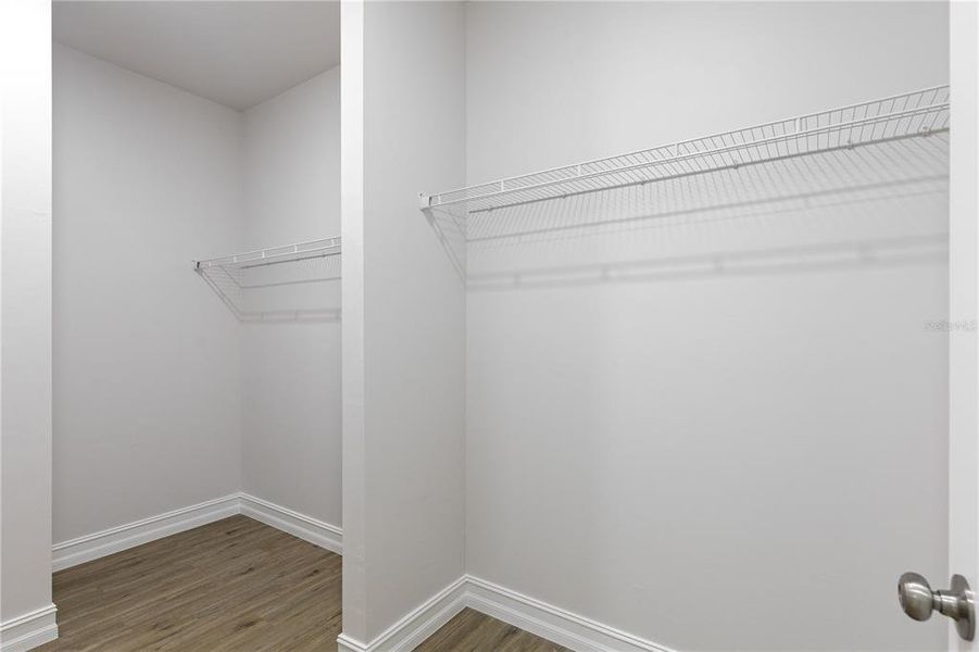 Spacious, unfurnished interior of a new home in , Cape Coral (Image 20).