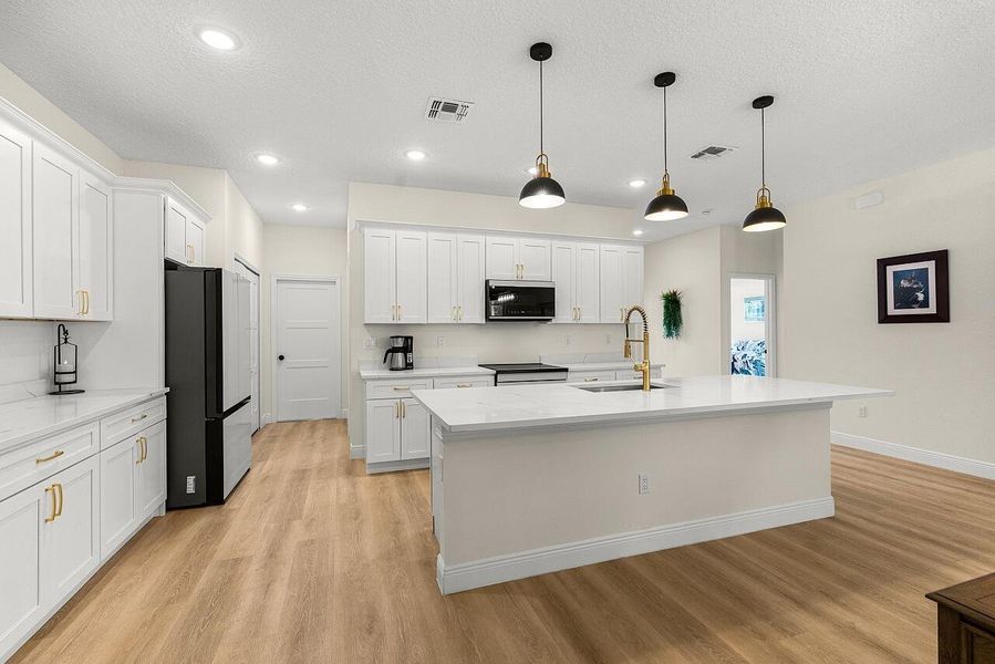 9225-103rd-Ct-HigMedia-018-1280