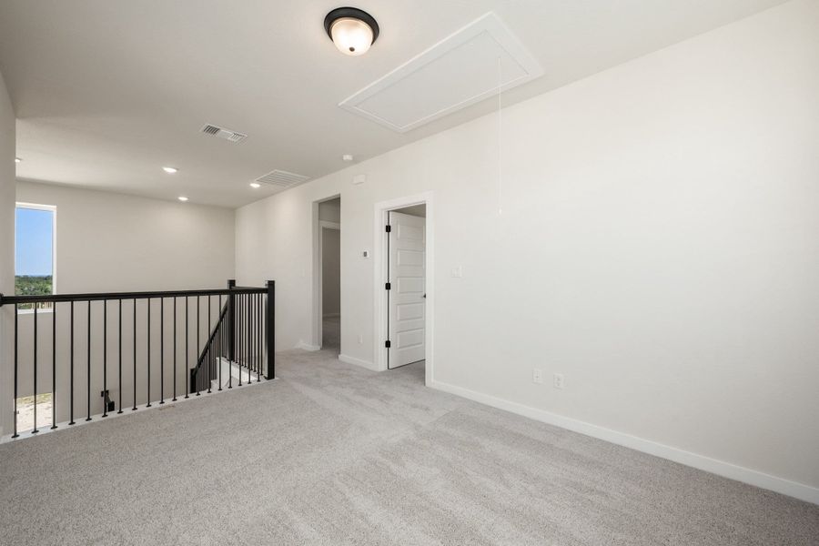 Spacious, unfurnished interior of a new home in Lariat, Liberty Hill (Image 31).