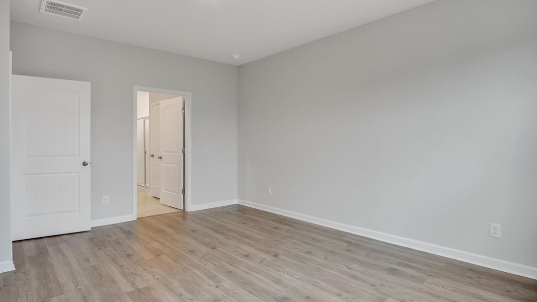 Spacious, unfurnished interior of a new home in Legacy Farms, White House (Image 17).