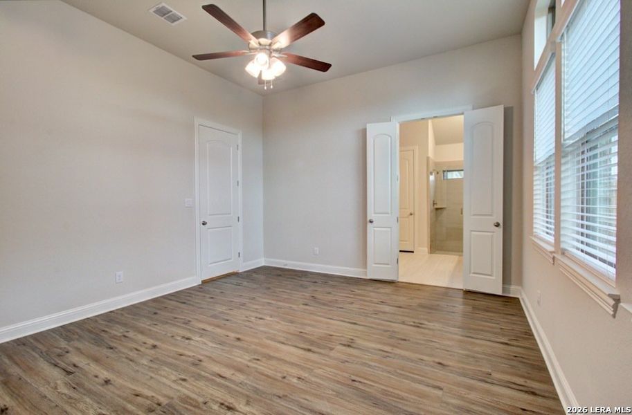 Spacious, unfurnished interior of a new home in Veramendi, New Braunfels (Image 16).