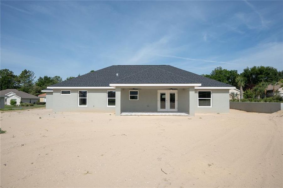 Exterior details and patio area of a home in , Dunnellon (Image 13).