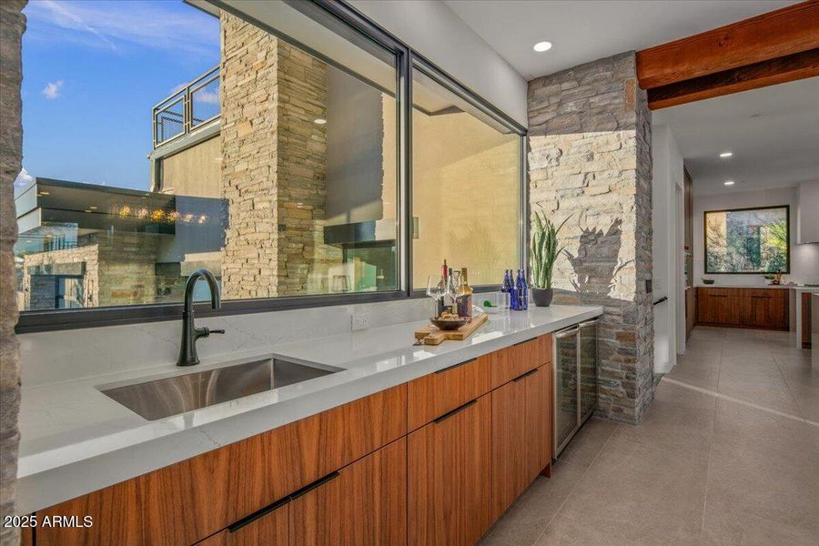 048-Wet Bar 048-Wet Bar