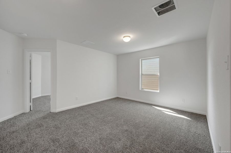 Spacious, unfurnished interior of a new home in Greenspoint Heights, Seguin (Image 19).