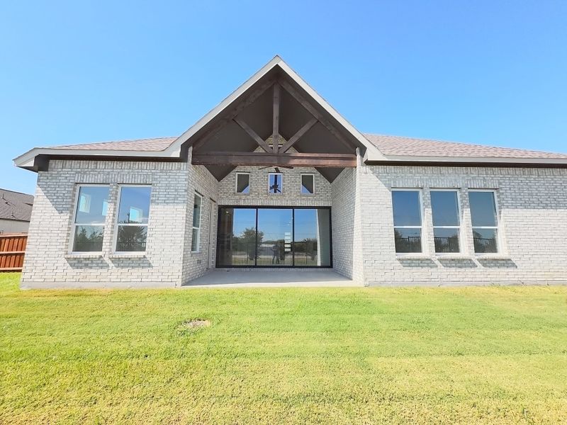 Exterior details and patio area of a home in Polo Ridge, Mesquite (Image 3).