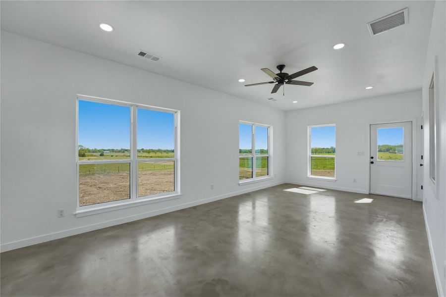 Spacious, unfurnished interior of a new home in , La Grange (Image 9).