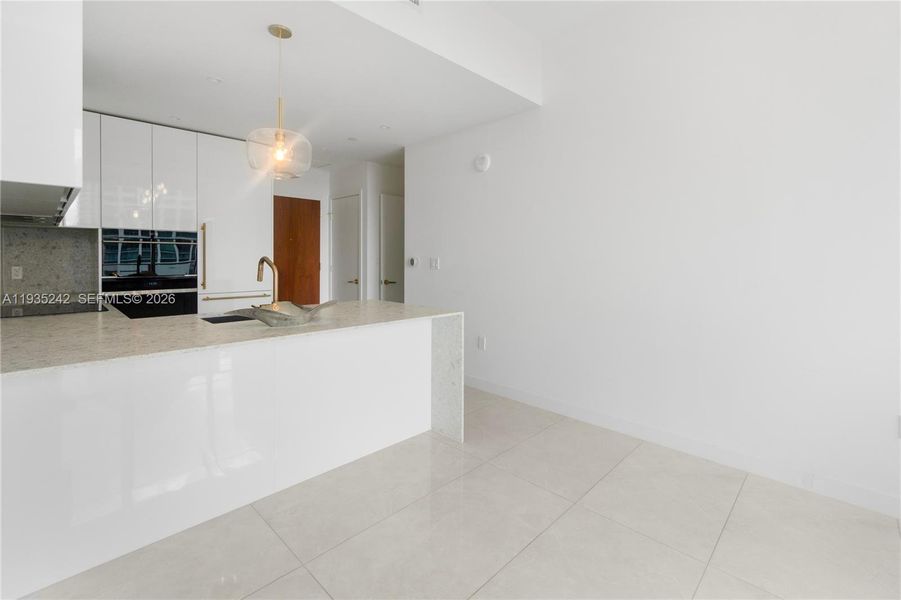 Spacious, unfurnished interior of a new home in , Miami (Image 41).