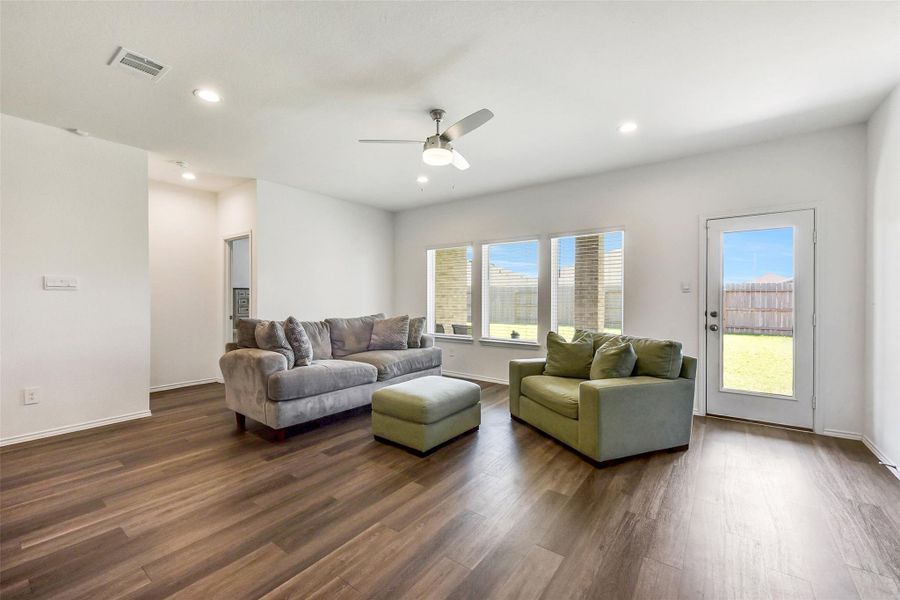 Image 36 of a home in Sunterra. Image 36 of a home in Sunterra.