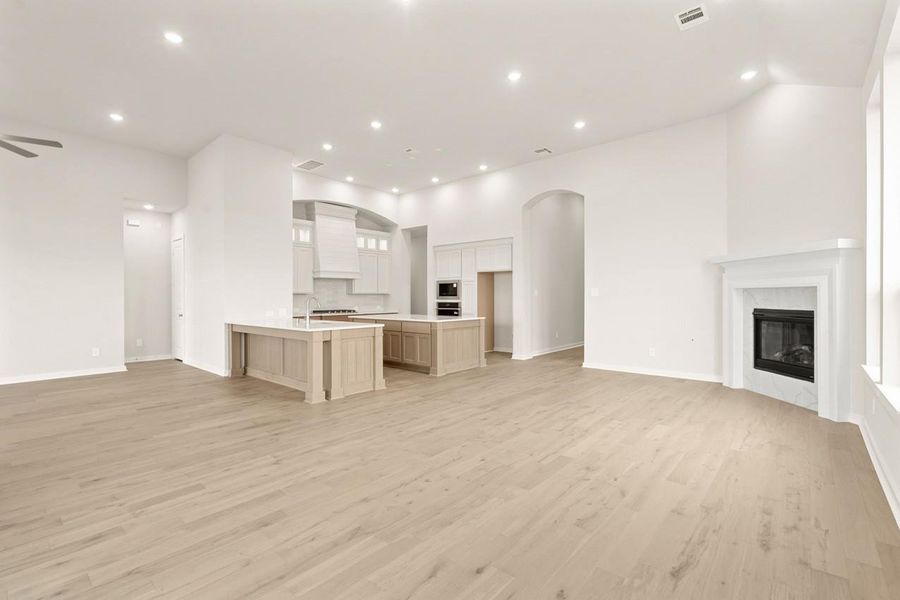 Spacious, unfurnished interior of a new home in Jordan Ranch, Fulshear (Image 21).