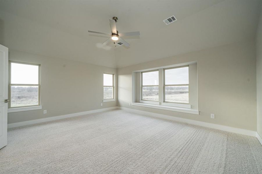 Spacious, unfurnished interior of a new home in , Celeste (Image 36).