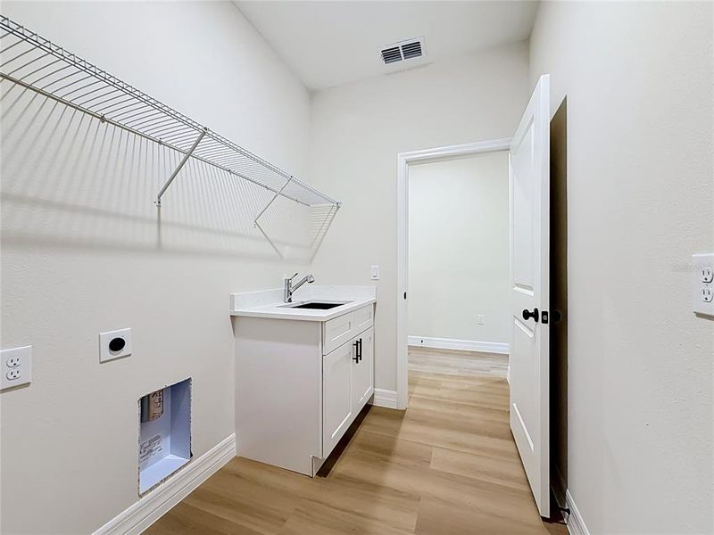 Spacious, unfurnished interior of a new home in , Eustis (Image 45).