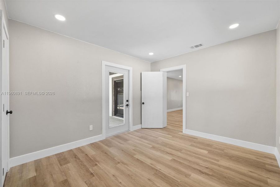 Spacious, unfurnished interior of a new home in , Cutler Bay (Image 32).