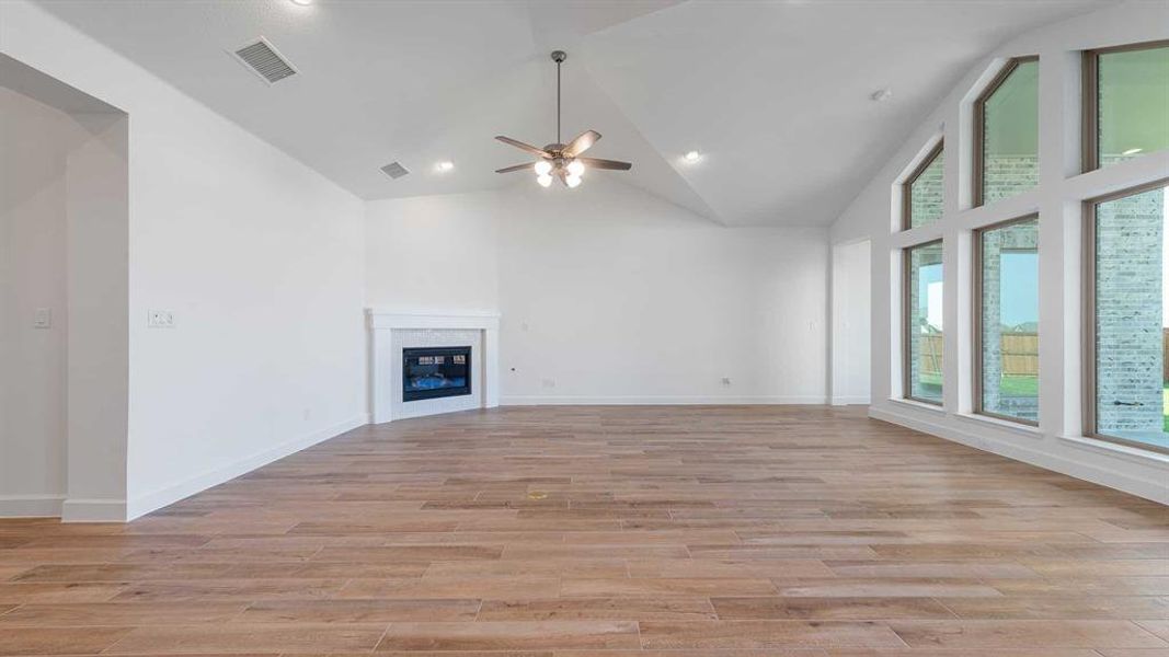 Spacious, unfurnished interior of a new home in Terraces 62', Rockwall (Image 16). Spacious, unfurnished interior of a new home in Terraces 62', Rockwall (Image 16).
