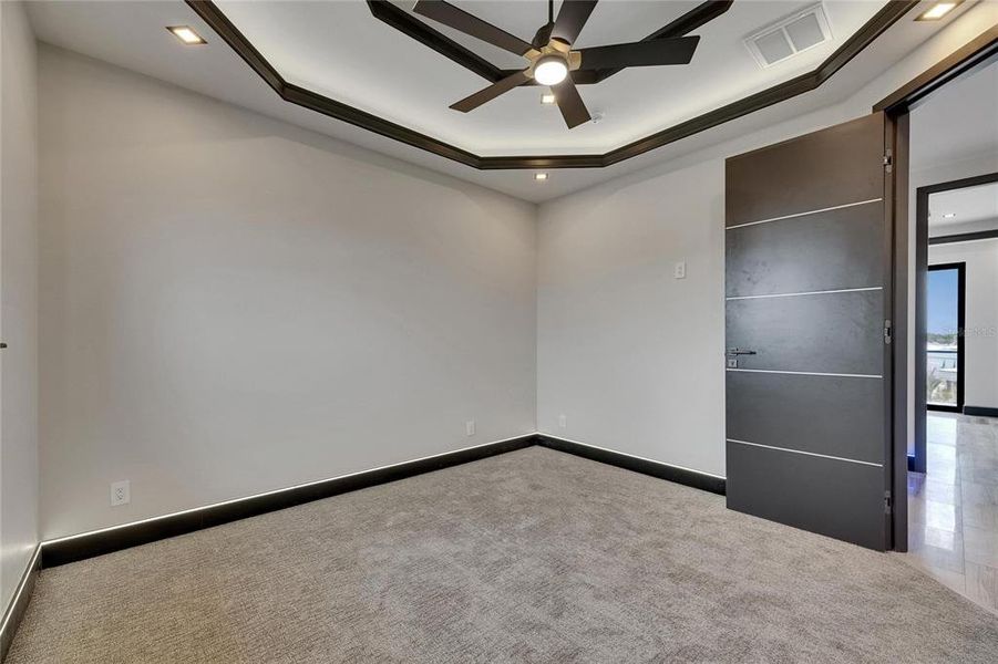 Spacious, unfurnished interior of a new home in , Apollo Beach (Image 91).