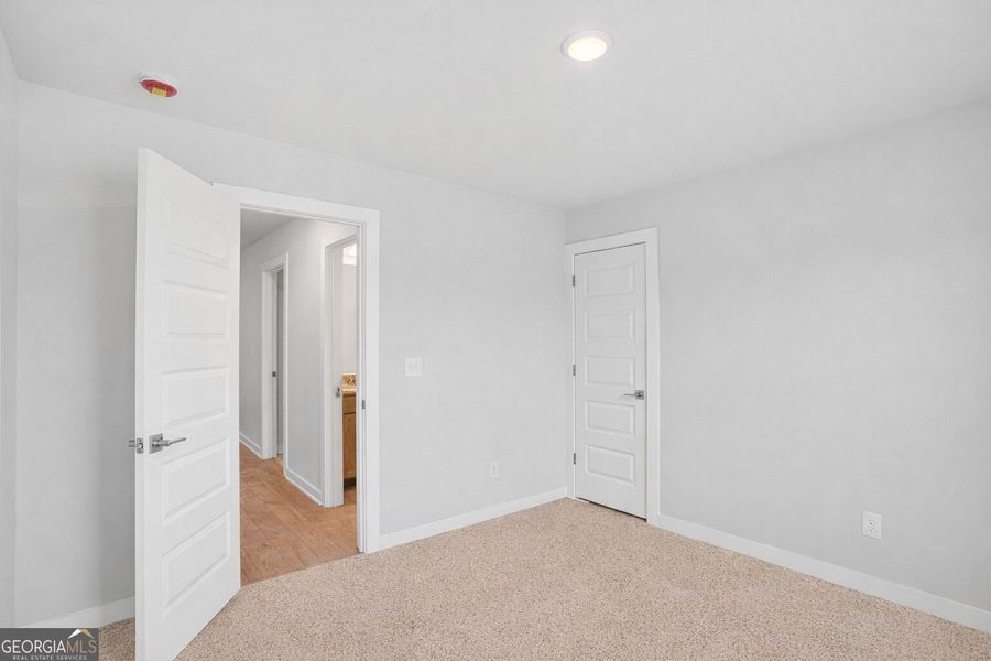 Spacious, unfurnished interior of a new home in The Fairways at Mirror Lake, Villa Rica (Image 50). Spacious, unfurnished interior of a new home in The Fairways at Mirror Lake, Villa Rica (Image 50).