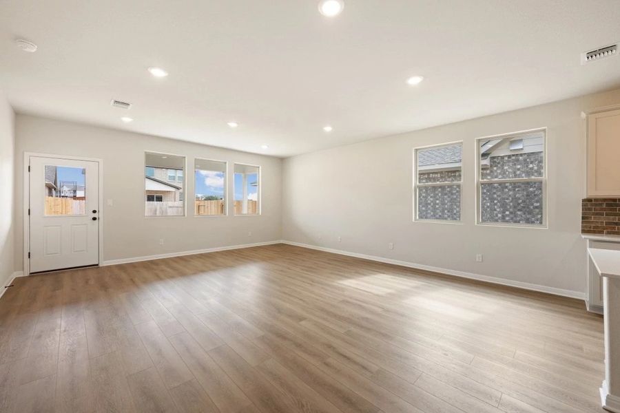 Spacious, unfurnished interior of a new home in Berry Creek Highlands, Georgetown (Image 24).